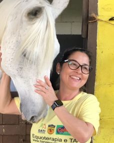 Liana Pires Santos - Psicopedagoga , especialista em educação especial. Palestrante   da Ande-Brasil (Associação Nacional de Equoterapia )  Diretora e fundadora do GATI ( Grupo de abordagem terapêutica Integrada) SP e possui experiência de 25 anos com TAA e equoterapia . Autora do livro : Os animais e seu poder terapêutico ( 2013) Graduação em pedagogia - UNIP e Pós-Graduação - PUC SP